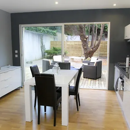 莱斯德朗斯甘贝塔公寓 公寓 *