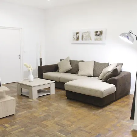 莱斯德朗斯甘贝塔公寓 公寓 *