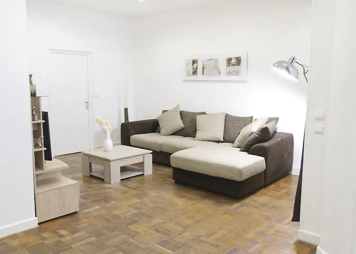 Les De Gambetta Apartman *
